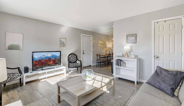 3BD | Spacious Backyard w Hot Tub Tranquil Haven