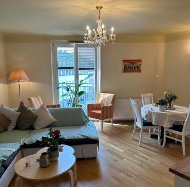 3BR, 5 Beds, Sofa 2P, 5min U4,U6 Schönbrunn