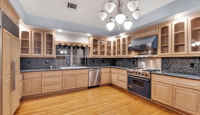 4-bedroom house in lovely Canyon Lake with boat dock