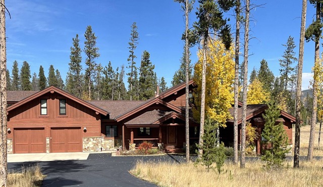 4 Bedroom pet friendly home with stunning views close to Winter Park Ski Resort