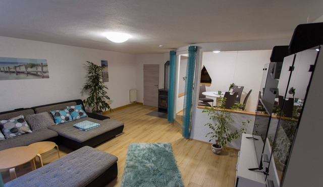 4-star basement apartment with five beds in the center of Franconia
