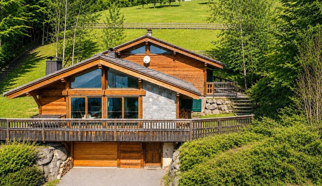 5★ Chalet in La Clusaz, 12 people, south terrace, shuttle 100m