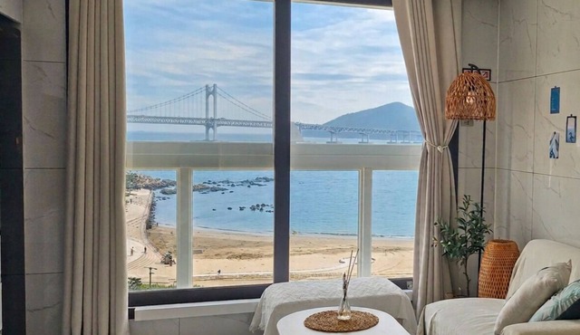 5 Sec to Beach! Full ocean & Panoramic Bridge View with Free Parking