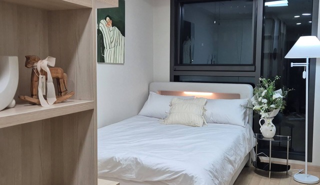 56l Walk to Myeongdong & Euljiro/Double Bed
