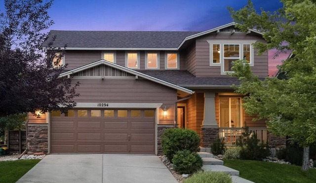 5Bed 3.5Bath Home with Hot-tub, Theater, Bar -15min From DIA