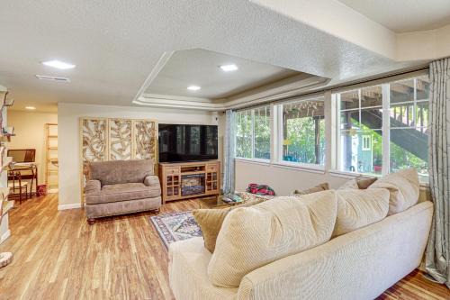 6 Mi to Aurora Reservoir: Apt w/Patio!