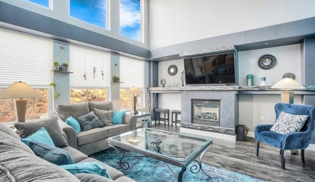 6BR Mountain View w HotTub ArcadeGame Northside CO