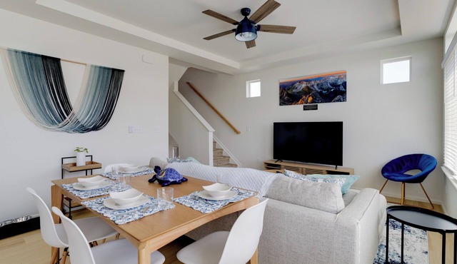 9 Mi to Airport: Pet-Friendly Aurora Home w/Deck