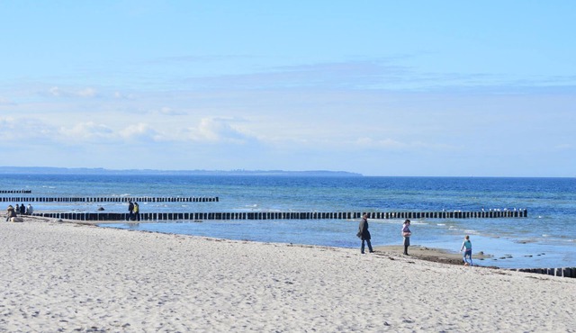 A few kilometers from the Baltic Sea coast awaits you this cozy terraced house in Stove.