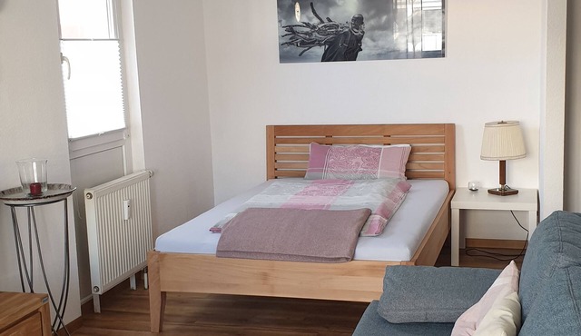 A large, comfortable double bed (1.40 m) completes the offer.