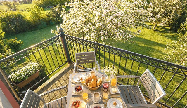 A lovely vacation apartment on the 1st floor awaits you.