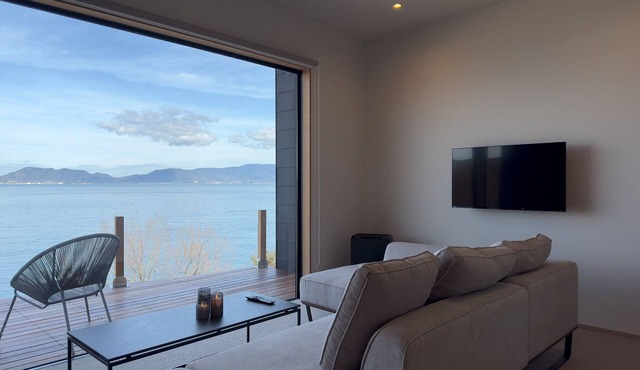 A room with a spectacular view and a jacuzzi Enjo/Takamatsu Kagawa