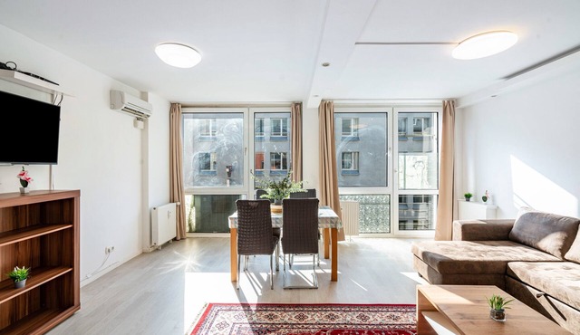 Aldars Urban Suite No.5 with Wi-Fi and Air Conditioning