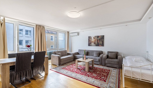 Aldars Urban Suite No.6 with Balcony, Wi-Fi, and Air Conditioning