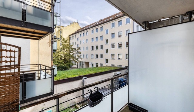 Aldars Urban Trio Suites No.12 with Wi-Fi and Air Conditioning