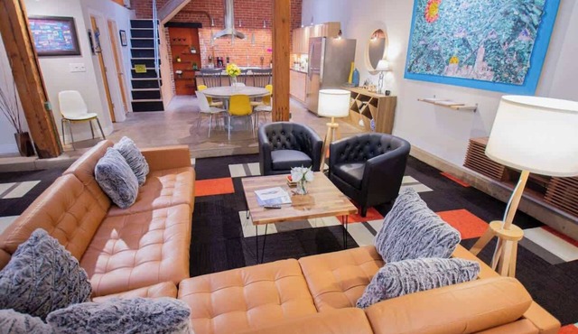 Amazing Modern Loft in Rino Art District-Four King