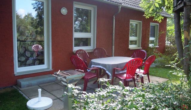Apartment 2, 2 bedrooms with double bed, 2 extra beds (1 x bedroom, 1 x living area).