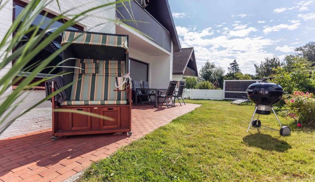 Apartment 'Büsumer Butze' with Private Garden and Wi-Fi