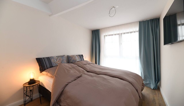 Apartment 'Das Schiefe Haus Whg Weinlage' with Wi-Fi