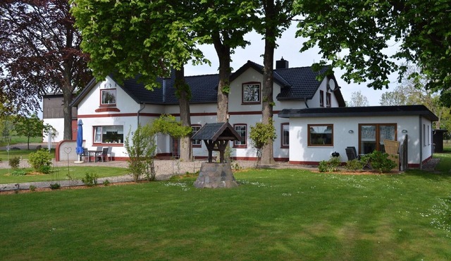 Apartment 'Ferienwohnung Kastanienhof' with Private Terrace, Private Garden and Wi-Fi