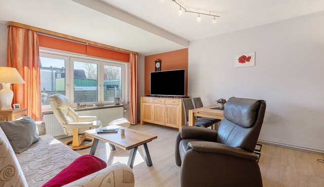 Apartment 'Ferienwohnung Kapitänskajüte' with Private Terrace, Shared Garden and Wi-Fi