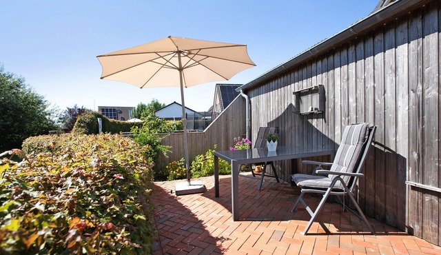 Apartment 'Ferienwohnung Sönksen' with Shared Terrace and Wi-Fi