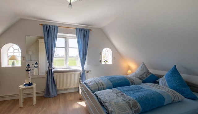 Apartment “Fewo Leuchtturm” with Shared Garden, Terrace, and Wi-Fi