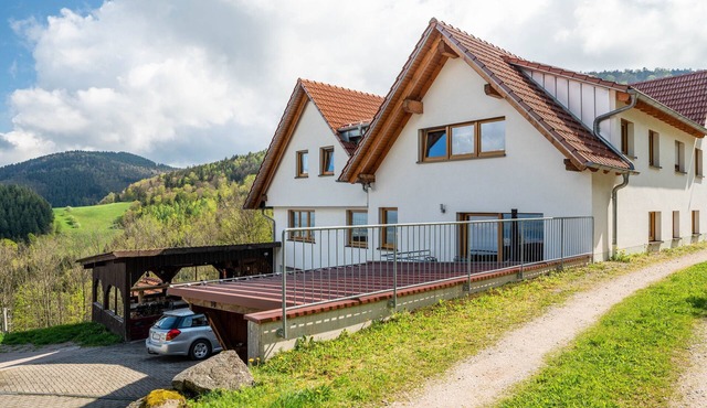 Apartment 'Graf' with Shared Garden, Balcony and Wi-Fi