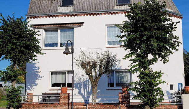 Apartment 'Groth's' with Shared Terrace, Shared Garden and Wi-Fi