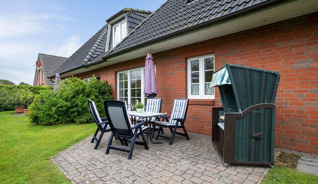 Apartment 'Haus Schwalbennest' with Private Terrace, Shared Garden and Wi-Fi