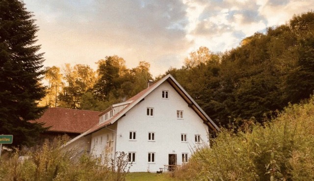 Apartment in newly renovated antique farm in beautiful nature u. but close to town