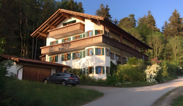 Apartment 'Löwenzahn' with Private Terrace, Shared Garden and Wi-Fi