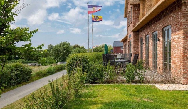 Apartment 'Mama Sluuth' with Shared Terrace, Shared Garden and Wi-Fi