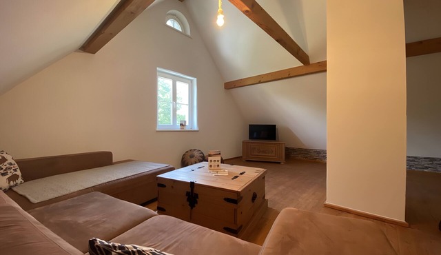 Apartment 'Mit Giebelzimmer' with Shared Garden and Wi-Fi