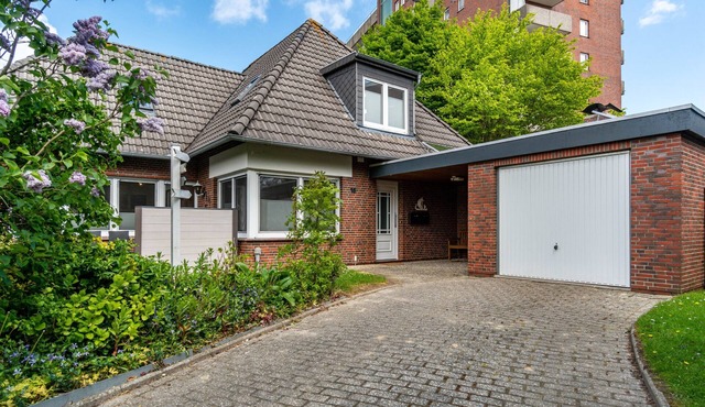 Apartment 'Moderne Ferienwohnung Meerzeit' with Private Terrace, Private Garden and Wi-Fi