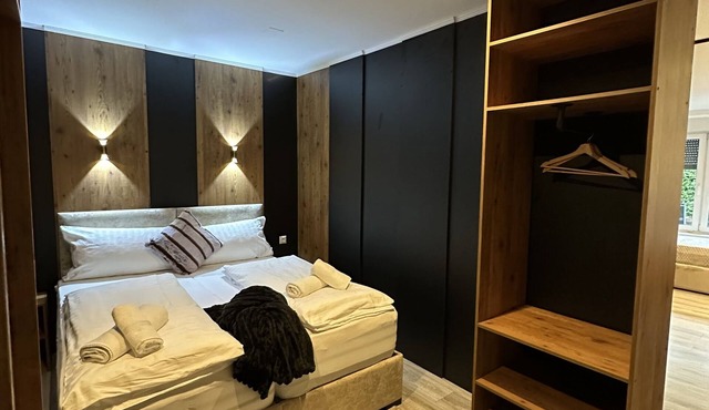 Apartment-Private Bathroom-Balcony