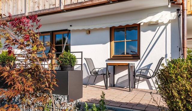 Apartment 'Sonnenblick' with Garden/Mountain View, Private Terrace and Shared Garden