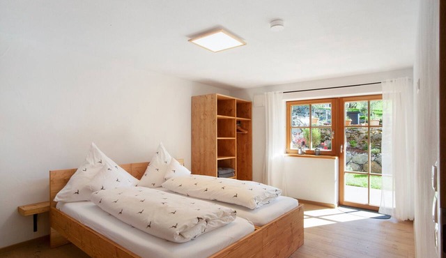Apartment 'Wiesengrund' with Garden View, Private Terrace and Shared Garden