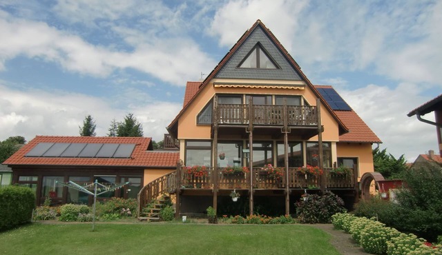 Appartement mit Blick auf das Wasser by Interhome