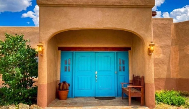 Arroyo Seco's Getaway - Hot Tub & Mountain Views