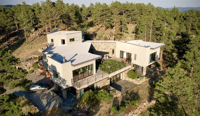 Artopia! Modern Luxury in the Foothills on 40 Acres - Mtn Biking & Skiing