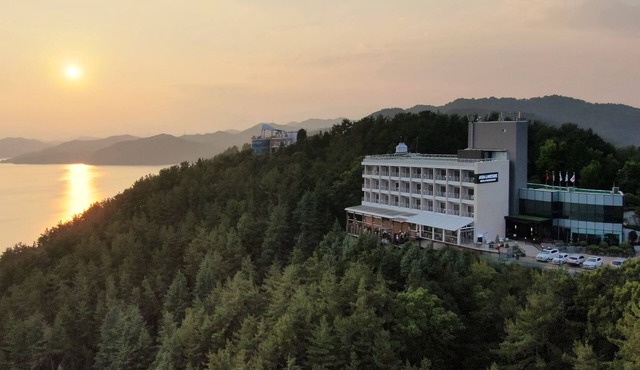 Asia Lakeside Hotel