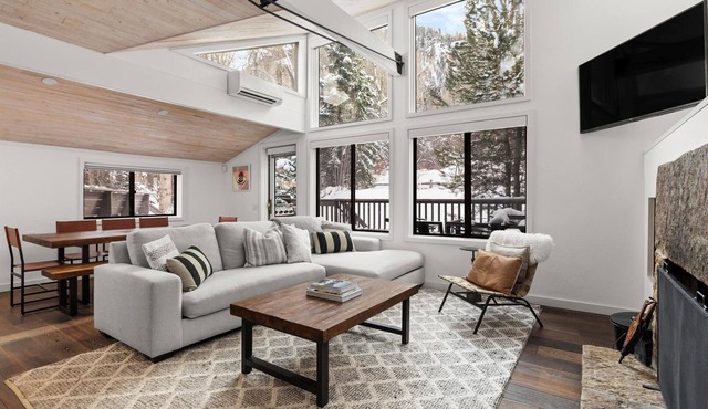Aspen Core Luxe Getaway with Gondola Views