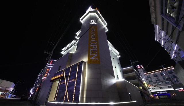 Avenue Hotel