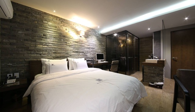 Avenue Hotel