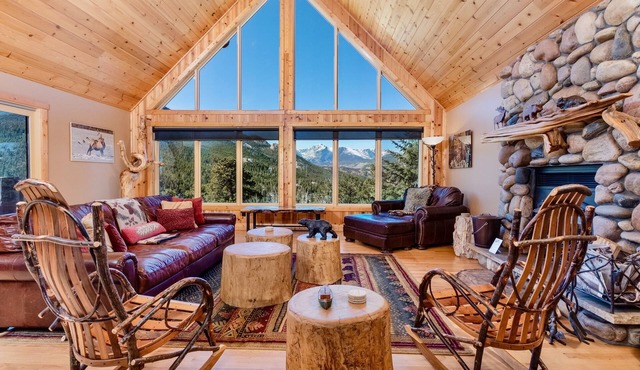 Awestruck Luxury Vacation At Windcliff 3 Bedroom Home by RedAwning