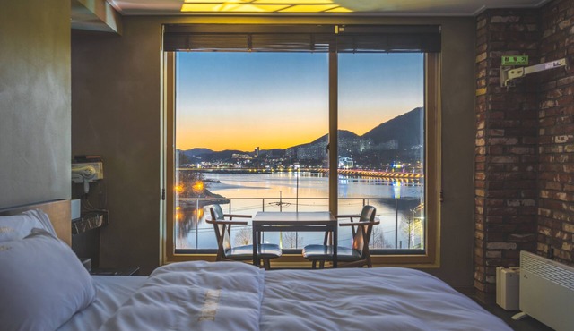 B&F Hotel