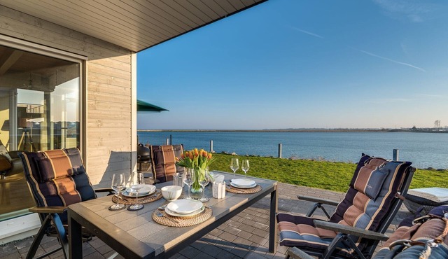 Baltic Sea vacation home 'StrandLiebe' - close to the beach with sea view sauna and bathtub