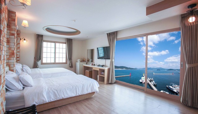 Bay Condo Hotel Tongyeong
