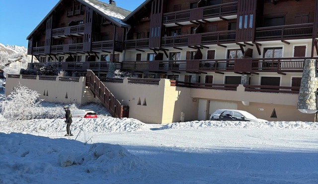 Beautiful, comfortable apartment at the foot of the slopes in a chalet-style residence